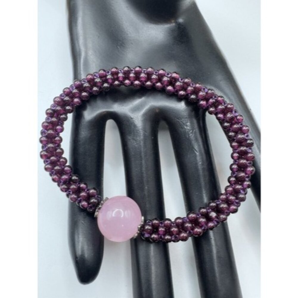 Braided bracelet with small garnet and rose quartz beads and delicate birthstone - Picture 6 of 6